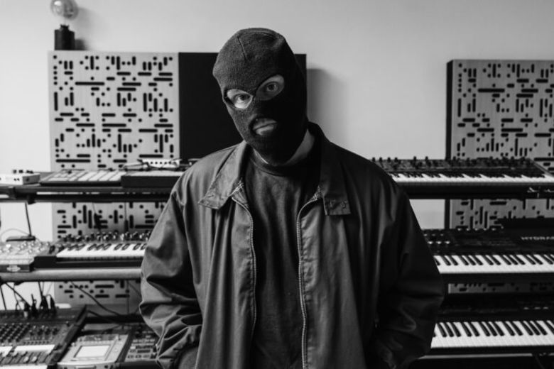 SOLD OUT !  WAVING THE GUNS